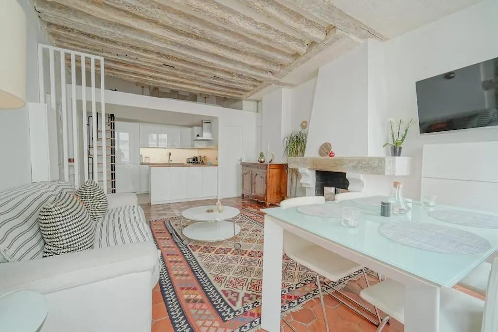 2 Bedroom With The Best Location Of Paris In 2Nd Arr 0*,  France